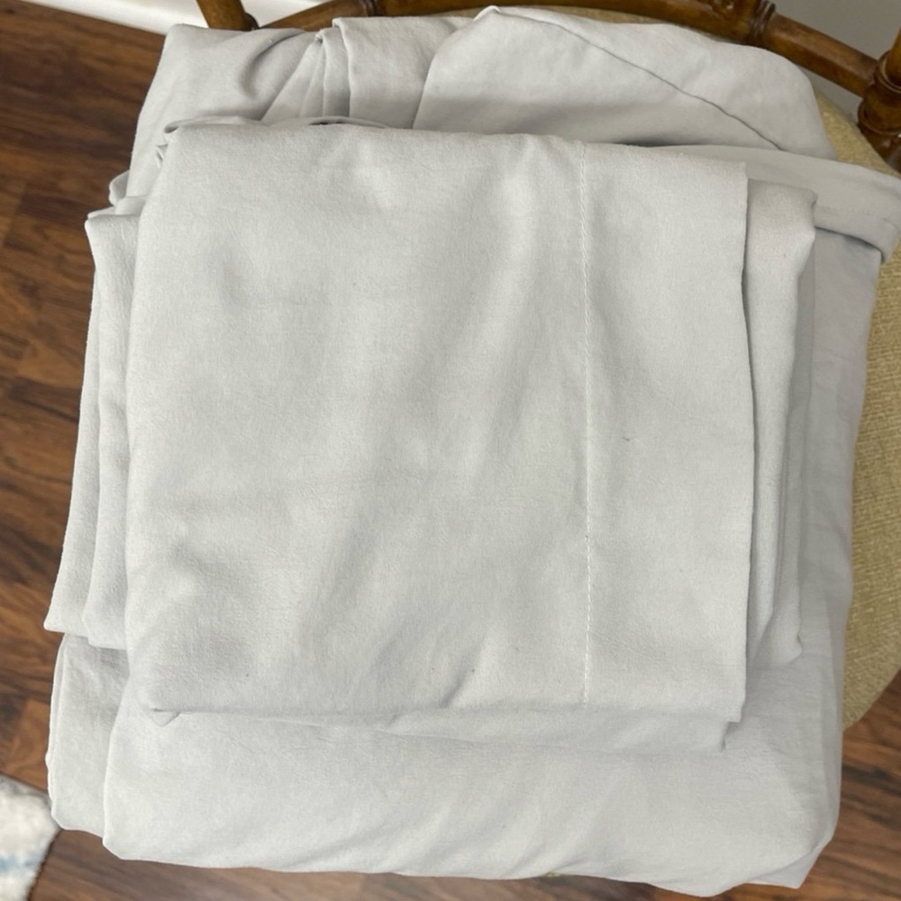 EUC Microfiber Queen Duvet Set - Picture 3 of 3